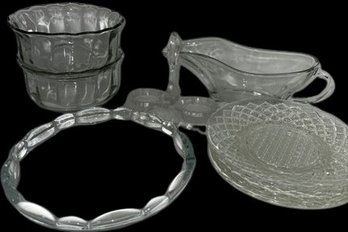 Clear Glass Dinner Set With Silver Tone S&P Shakers