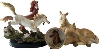 Ceramic Horse Statues And Decor (9Wx8H)