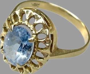 14 Karat Gold Ring With Light Blue Gemstone. 3.04 G.