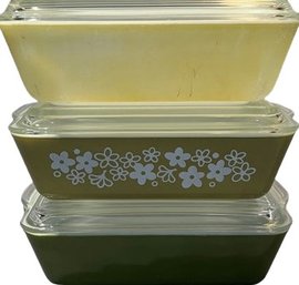A Trio Of Vintage Pyrex Baking Dishes With Lids. 6.5x8