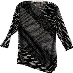 Chico's. Ladies Tunic, Size 0, Angled Hemline, Polyester, Black And White Design, 26 Inches Long