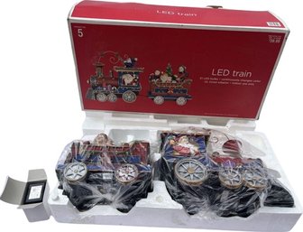 LED Train: Appears New In Box. Not Tested
