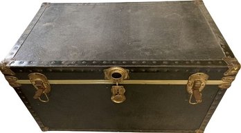 Vintage Chest With Working Lock But No Key- 33Wx18.5Dx20H