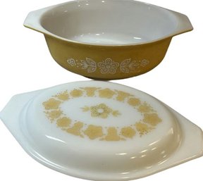 YellowOval Pyrex With Floral Pattern & White Lid - 11' Length