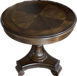 Round Wooden End Table (24x25x25)-No Brand Found
