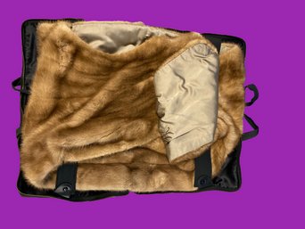 Womens Fur Pelt Stole From Ralph Rupley With Carrying Case (Size And Pelt Origin Unknown)