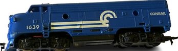 1639 Conrail 7in Model Train Engine- No Visible Scale