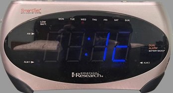 Emerson Research SmartSet Radio/Alarm Clock, Working. 9x4