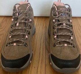 Womens Sketchers Waterproof Hiking Shoes Size 9.5   Brown And Pink Like New.