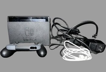 Nintendo Switch, Controller, Charging Cables