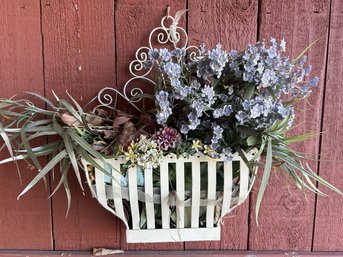 'Family And Friends Forever' Sign & Flower Pot