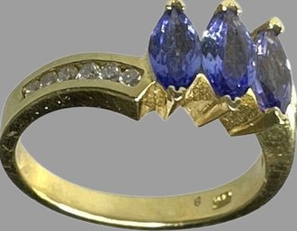 18 Karat Gold Ring With Gemstones. 5.24 G.