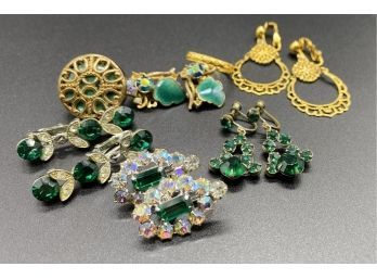 Beautiful Antique Jewelry With Green Accents: 4 Pairs Of Earrings, 1 Ring, 1 Pin