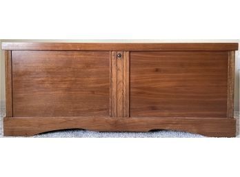 Stunning Cedar Chest With Beautiful Wood Grain Details