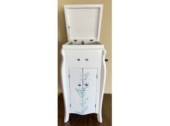 Antique Granfola With Hand Crank, La Velle Bobolink Manufacturing,  In A Beautiful White Cabinet.