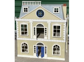 Adorable Plastic Dollhouse! Opens Up For Lots Of Space