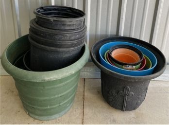 Assortment Of Plastic Planters! Various Sizes And Colors (12)