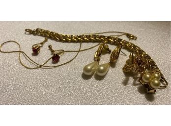 Stunning Vintage Jewelry Collection, Including Bracelet, Necklace Chain, And 3 Pairs Of Earrings