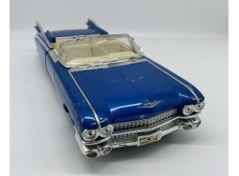 Collectible CADILLAC Eldorado Biarritz 1959 Car By MAISTO. Scale 1/18