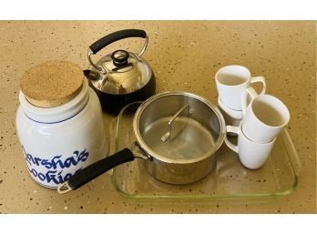 Kitchen Essentials: PYREX Cake Pan, Mugs And More!