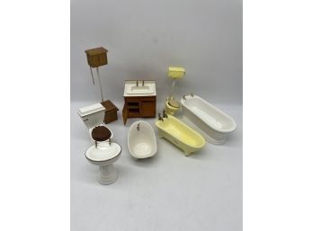 Dollhouse Bathroom Furniture! Cute Little Bath Tubs, Sink And Toilets