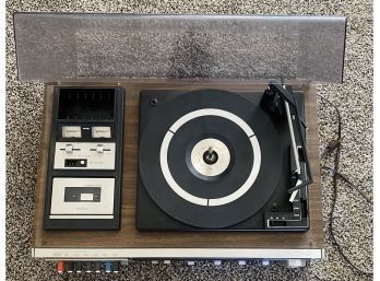 MacDonald 8 Track / Vinyl Record Player, Plus AM / FM Radio. It Works!