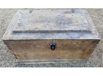 Antique Wooden Trunk With Two Removable Storage Shelves. In Great Condition!