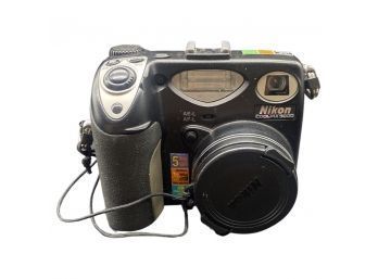 Nikon Coolpix 5000 Digital Camera With 1GB Sim Card