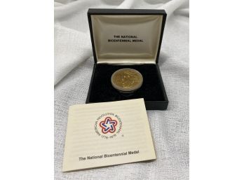 The National Bicentennial Medal In Hard Case. Statue Of Liberty. 1776-1976 American Revolution