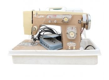 Aldens De Lux Zigzag Sewing Machine 139. With Case