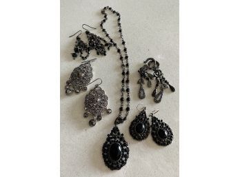 Black Jewelry Collection! Necklace With Matching Earrings, Plus (3) Additional Earrings