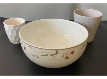 Bowl With Small Pots