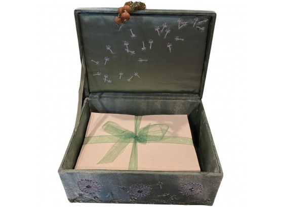 Cute Green Silk Box With Blank Notecards Inside