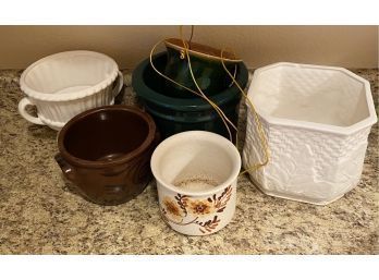 (6) Planters / Pots, Various Sizes, Including (1) Green Hanging Planter