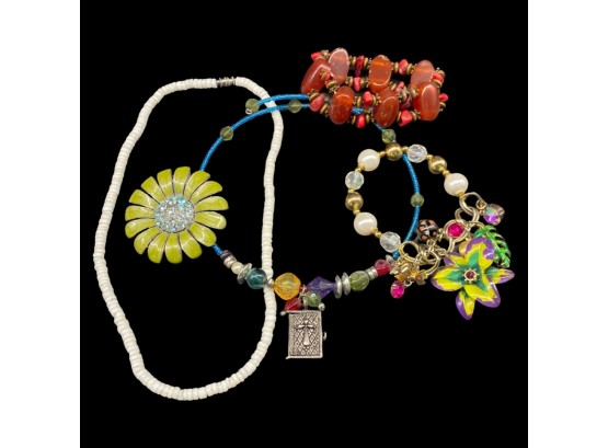 Darling Beaded Jewelry: (2) Bracelets, (2) Necklaces, And A Flower Brooch