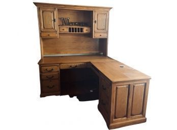 Large Wooden L-shaped Office Desk With LOTS Of Storage.