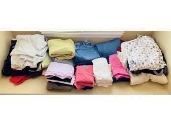 WOMENS CLOTHING MOSTLY SWEATERS & SOME JEANS: Ranging From Size L - 1XL - Includes Levi, Lands End, And More!