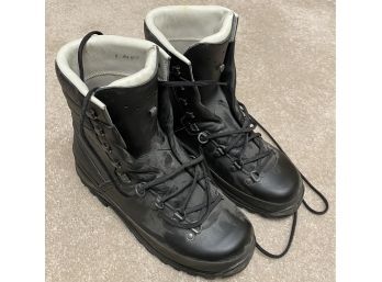 Vibram Lowa Mens Boots Size 9 - 9.5 In Like New Condition
