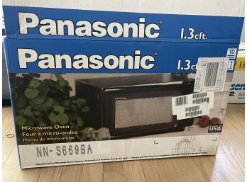 Panasonic 1.3 Ct Microwave Oven In Box