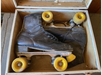 Vintage Roller Skates In Green Hard Case. Mens Size 10
