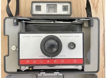 Vintage POLAROID Land Camera. Automatic 220
