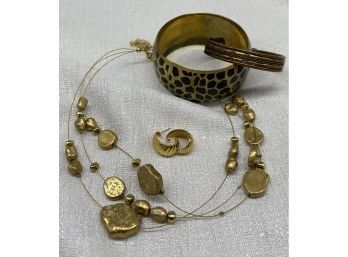 GOLD COLOR COLLECTION: Beautiful Necklace, Two Bracelets And Pair Of Earrings