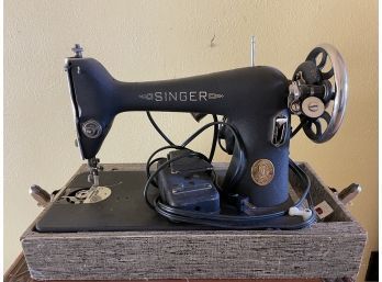 Vintage SINGER Sewing Machine- AF228202