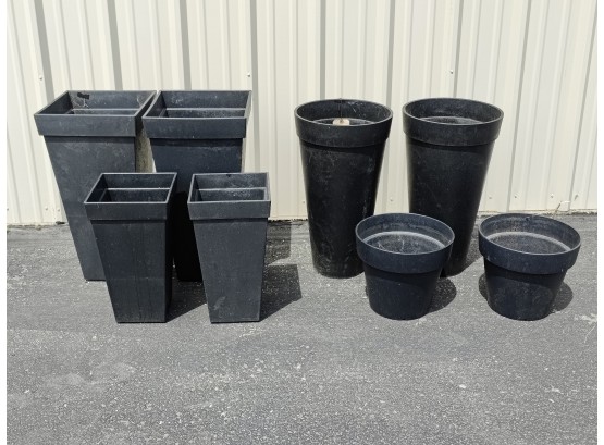 Eight Self Watering Planters Made By Smith & Hawken In Various Sizes