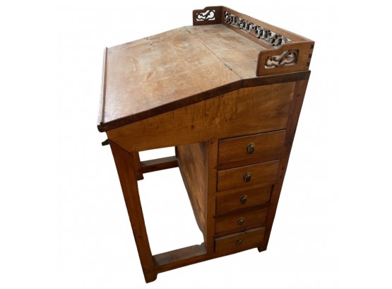 Antique Victorian Davenport Desk With Flip Top. In Great Condition!