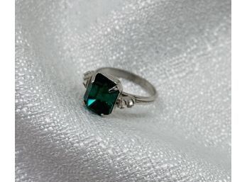 Sterling Silver Ring With Green / Emerald Color Stone, 2.66 Grams