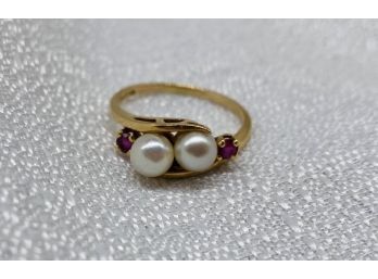 Gorgeous 10K Gold Ring With Two Pearl Accents