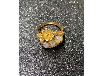 Stunning Antique Gold Color Ring With Flower Details