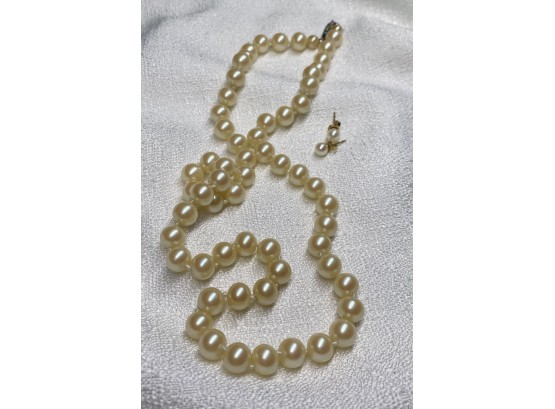 Stunning Pearl Necklace With Matching Earrings