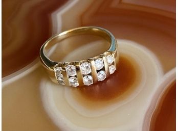 Stunning 14K Gold Ring, Size 7.5, Total Weight 0.204 Oz